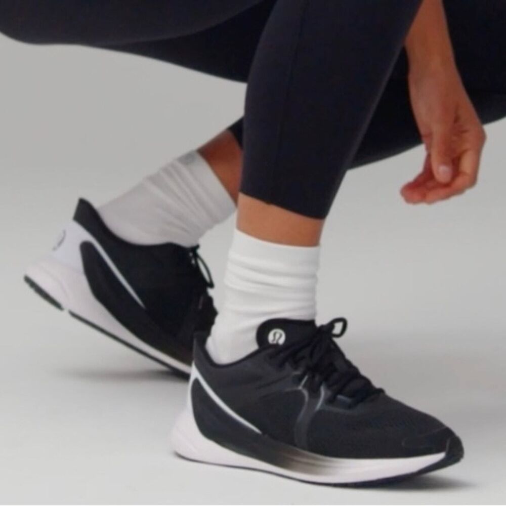 (B3) Lululemon women sneakers, Bliss feel Women's Running sports tennis, Siz 9.5